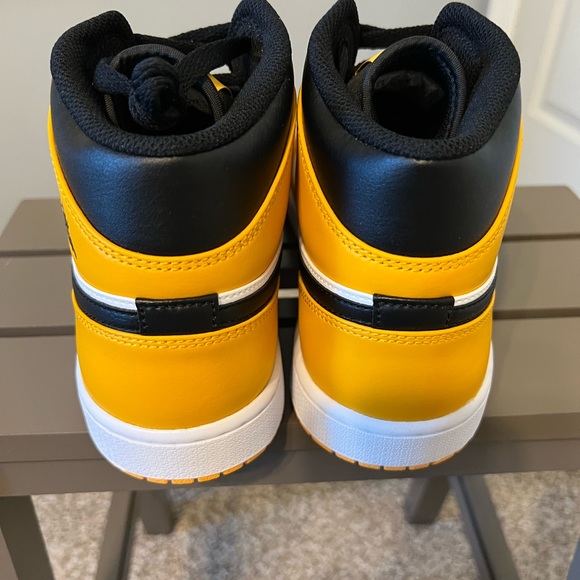 AIR JORDAN 1 MID - Picture 5 of 7